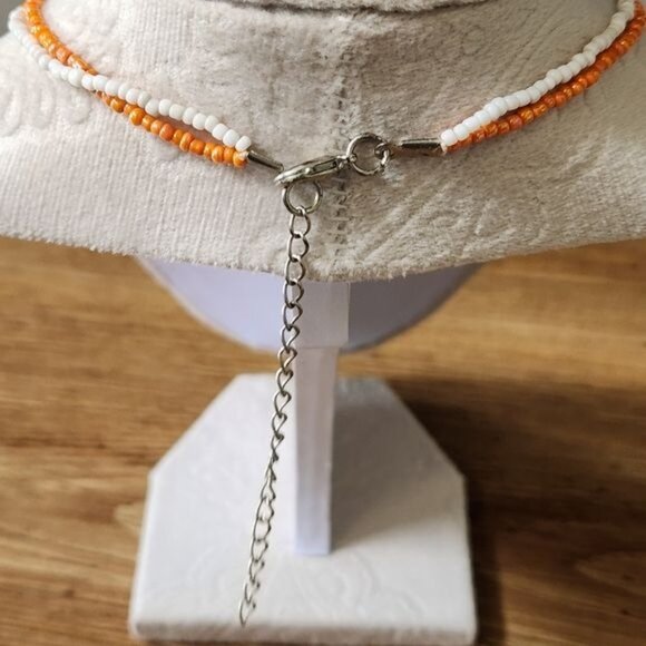 Vintage Orange white beaded necklace with mother shell pendant - Picture 6 of 9